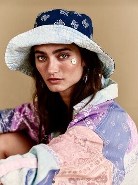 FREE PEOPLE Bandana Bucket Hat-Reversible Blue & Baby Blue Paisley Spring Summer